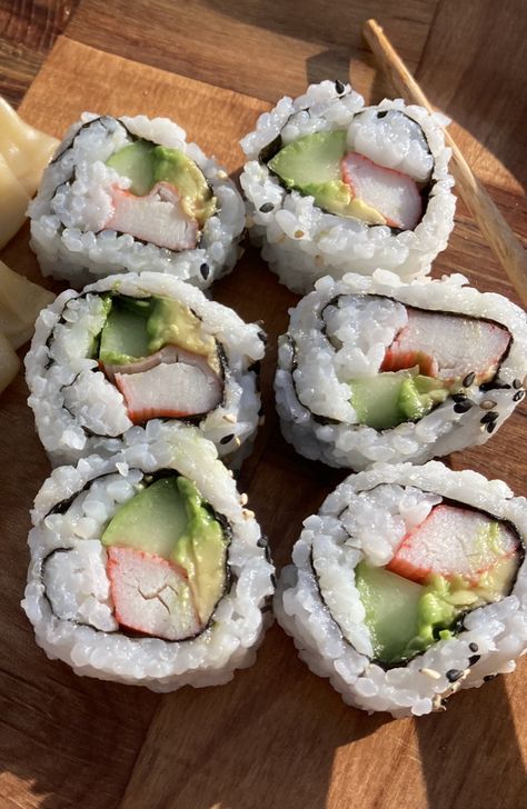 Bloxburg Sushi Restaurant, Sushi California Roll, California Roll Sushi, Sushi Aesthetic, Roll Sushi, California Roll, Food Babe, Delicacy Food, Sweet Snacks Recipes