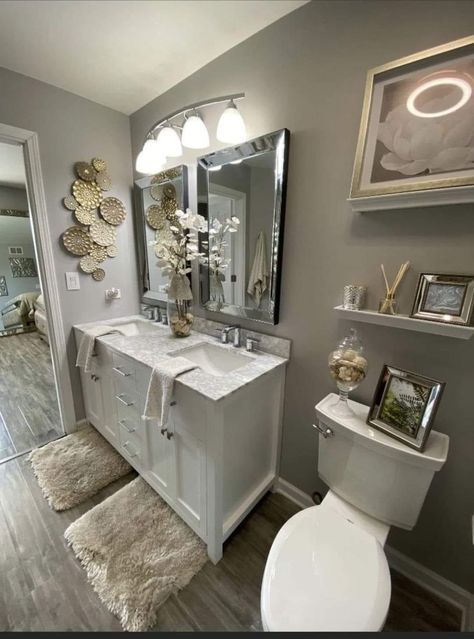 Bathroom Decor Ideas Modern Elegant, Bling Small Bathroom, Decor Over Tub Bathroom, Bathroom Decor Ideas Themes Color Schemes Master Bath, Small Glam Bathrooms, Glam Bathroom Decor Luxury, Chic Bathroom Decor Glam, Ivory Bathroom Ideas, Silver Bathroom Decor Ideas