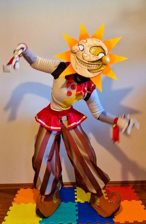 Sun fnaf cosplay Sun Drop Costume, Sun Moon Security Breach, Sun Fnaf Outfit, Eclipse Cosplay Fnaf, Diy Sundrop Fnaf Costume, Sun Cosplay Outfit, Sun And Moon Costume Fnaf, Daycare Attendant Cosplay, How To Make Sundrop Mask