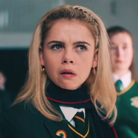 derry girls erin quinn aesthetic icons Erin Character, Erin Quinn Aesthetic, Derry Girls Aesthetic, Madeleine Core, Erin Quinn, Quinn Aesthetic, Fan Casting, 100 Faces, Disgusted Face