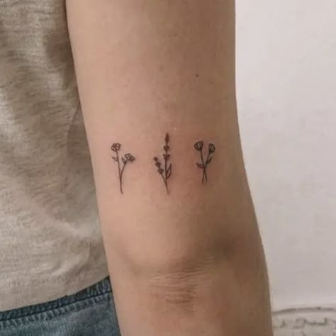 Small Bouquet Tattoo Simple, Tiny Wild Flower Tattoo, Four Flower Tattoo, Stick Flower Tattoo, Mini Daisy Tattoo, 4 Flowers Tattoo, Tiny Flower Tattoo Simple, Flower Tiny Tattoo, Horizontal Flower Tattoo