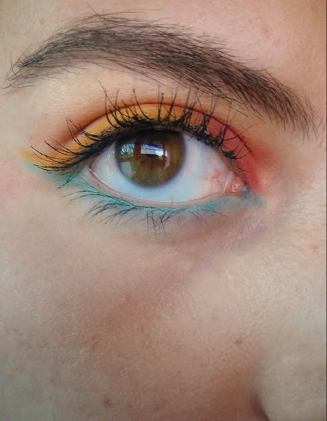 Easy Makeup Colorful, Simple Makeup Colorful, Colors To Make Brown Eyes Pop, Subtle Colourful Eye Makeup, Simple Bright Makeup, Simple Colorful Eyeshadow Looks, Summer Makeup Looks Colorful, Fun Easy Eye Makeup, Simple Colourful Makeup