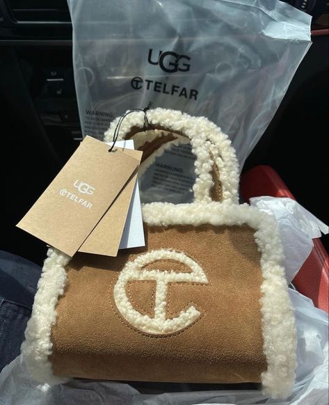 Ugg Bag, Handbag Essentials, Girly Bags, Pink Girly Things, Luxury Purses, Girly Accessories, Fancy Bags, Pretty Bags, Cute Purses