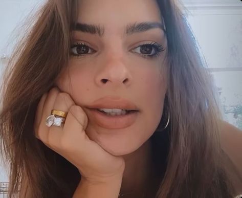 Emily Ratajkowski Ring, Emrata Engagement Ring, Emrata Ring, Celebrities Jewelry, Maegor Targaryen, Em Rata Style, Backyard Engagement Parties, Thick Wedding Bands, Natalie Roser