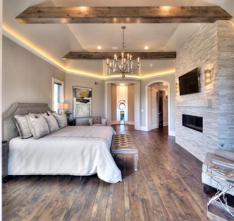 Master bedroom - Wood floors & wood beams Bedroom Upstairs, Rustic Bedroom Decor, Farmhouse Master, Design Blogs, Johor Bahru, Interior Modern, Future Home Ideas, Bedroom Flooring, Master Bedrooms Decor