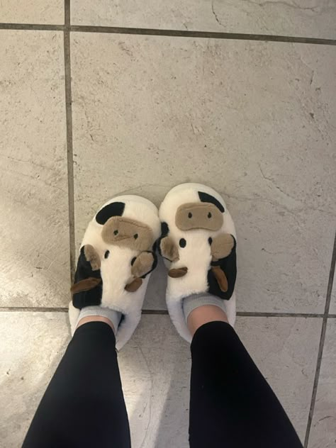 #fashion #christmas #cowprint #cowgirlstyle #slippers #homefinds #2024glowup #cuteoutfit #styleinfluencer #styleideas Cute Slippers Fluffy, Dorm Slippers, Kawaii Slippers, Kawaii House, Taylor Christmas, Cow Slippers, Slippers Cute, Fluffy Slippers, Bedroom Slippers