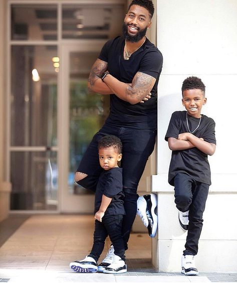 Happy Black Families Are Real on Instagram: “[📸: @thebeardedlion] It’s all good on this side ✊🏽 #blackfamilies #blackfamily” Father And Kids Photoshoot, Father And Son Outfits, Black Father And Son, Dad Son Photography, Father Son Pictures, Posing Families, Baby Matching Outfits, Men Core, Father Son Photos