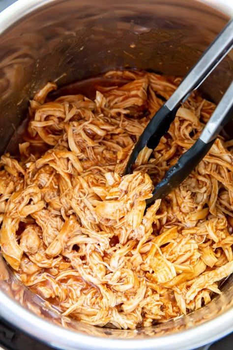 Frozen Chicken Instant Pot Recipes, Instant Pot Pulled Chicken, Frozen Chicken Instant Pot, Tender Juicy Chicken Breast, Chicken Instant Pot Recipe, Chicken Breast Instant Pot Recipes, Sweet Bbq Chicken, Juicy Chicken Breast Recipes, Instant Pot Bbq Chicken