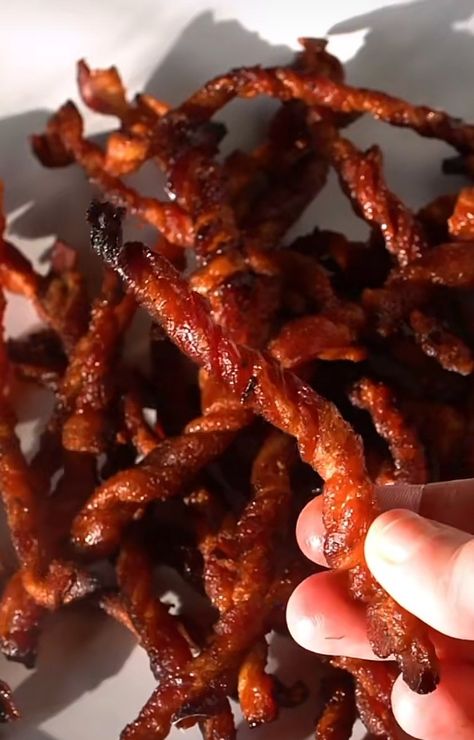 Twisted Bacon, Streaky Bacon, Bacon Party, Breakfast Alternatives, Breakfast Bacon, Snack Bites, Bacon Recipes, Breakfast Foods, Breakfast Time