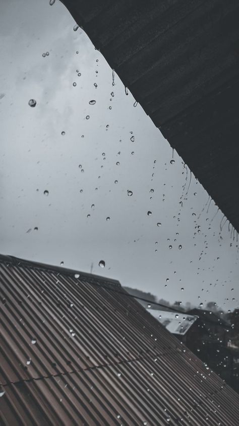 Hujan Aesthetic, Rain Drops On Window, Hujan Air, Rain Aesthetic, Rainy Day Aesthetic, Rain Wallpapers, Basket Vintage, Wallpaper Nature Flowers, Background Wallpaper For Photoshop