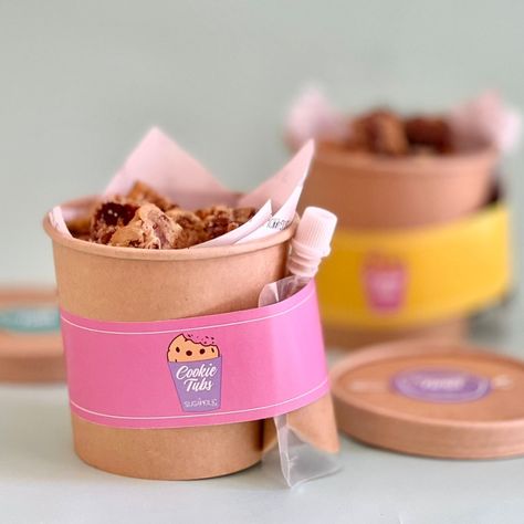 🍪🤤 *NEW DROP* 🤤🍪 Our Cookie Tubs are soon going to be here 😍 and they are little pots of absolute deliciousness 🤩 Each Tub comes with its own squeezey dip which can be smeared over the cookies and savoured 😜 How many flavours do you think we have? Are you excited to try these 😍 #sugaholic #dubai #cookies #tubsofcookies #cookietubs #mydubai #dubaidesserts Cookie Bussines Ideas, Dubai Cookies, Mini Cookies Packaging, Creative Cookie Packaging, Mini Cookie Cake, Brownie Packaging, Bake Sale Packaging, Christmas Pastries, Christmas Themed Cake