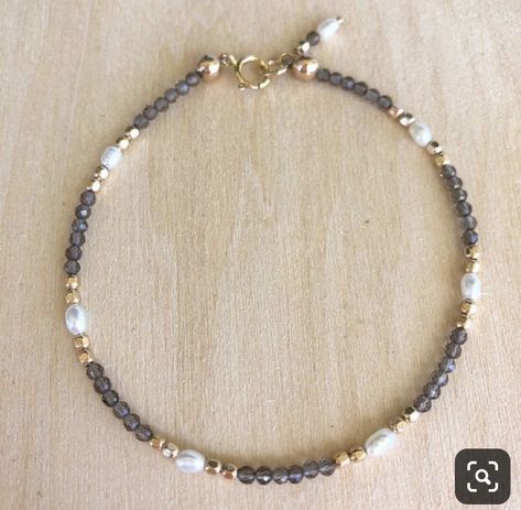 Bracelet With Pearls, Beaded Necklace Diy, Beads Bracelet Design, Gold Accessories, Quartz Bracelet, Bead Jewellery, Seed Bead Jewelry, Beaded Jewelry Diy, White Beads