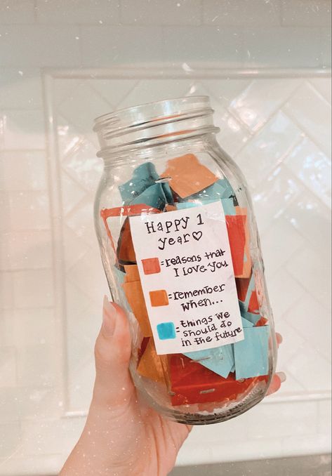 anniversary gift note jar for boyfriend #anniversarygifts #jar #masonjar #notejar #couples #vsco Diy Anniversary Gifts For Him, Cute Anniversary Gifts, Diy Anniversary Gift, Wishes Christmas, Diy Best Friend Gifts, Bff Birthday Gift, One Year Anniversary Gifts, Birthday Gifts For Boyfriend Diy, 1 Year Anniversary Gifts