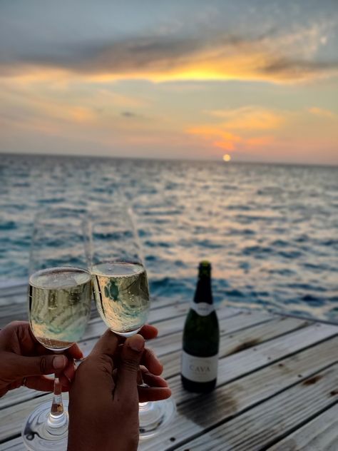 Tropical Honeymoon Aesthetic, Cute Honeymoon Pictures, Maldives Honeymoon Aesthetic, Beach Honeymoon Aesthetic, Honeymoon Asthetic, Hawaii Honeymoon Aesthetic, Miami Honeymoon, Ethan Ramsey, Wine Glass Photo