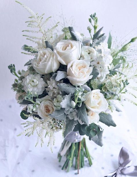 Wedding Jerb Ideas, Princess Wedding Bouquet, White And Beige Wedding Flowers, Hand Bouquet Wedding Elegant, Green Bride Bouquet, Bridal Bouquet White And Green, Weddings Decorations Elegant, Wedding Cake Backdrop, Wedding Bouquet Green