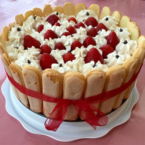 Fancy Looking Desserts, Easy Fancy Desserts, Strawberry Torte, Two Ingredient Desserts, Creme Brulee Desserts, Oatmeal Pie, Best Banana Pudding, Strawberry Dessert Recipes, Torte Cupcake