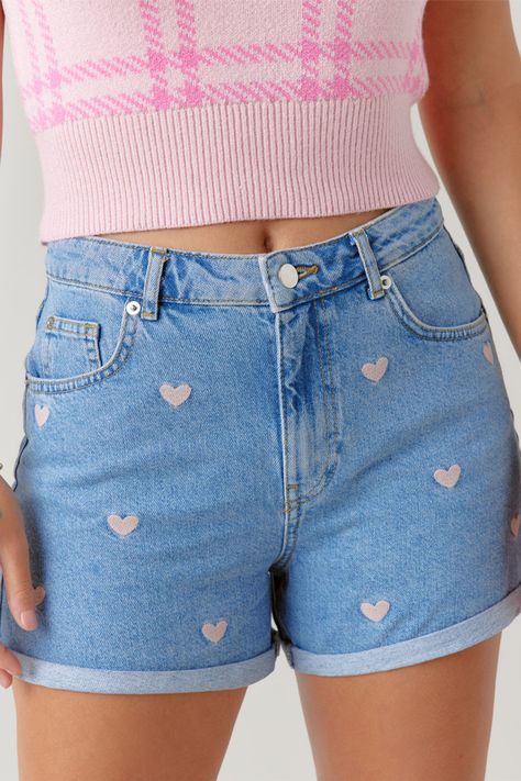 Denim Shorts Embroidery, Shorts Embroidery, Embroidery Shorts, Heart Embroidery, Denim Shorts, Outfit Inspirations, Cuff, Embroidery, How To Wear