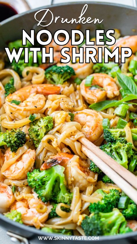 Shrimp Pad Thai Recipe Easy, Skinnytaste Dinner, Dinner Staples, Pad Kee Mao, Noodles With Shrimp, Shrimp And Eggs, Shrimp Noodles, Drunken Noodles, Sunday Dinners