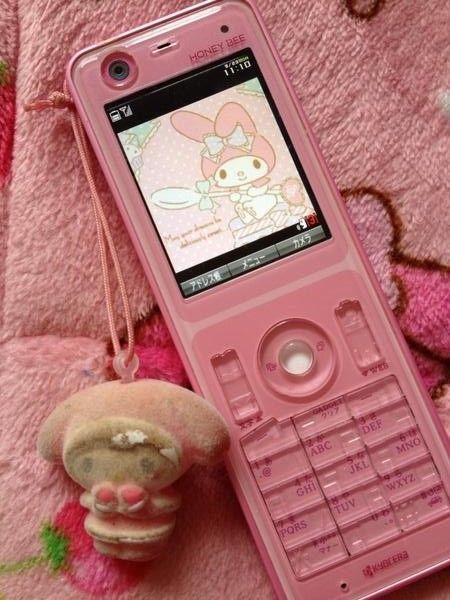 Superman Party, Cute Tech, Alluka Zoldyck, Hello Kitty Aesthetic, Casing Iphone, Sanrio Stuff, Mia 3, Pastel Pink Aesthetic, Flip Phones