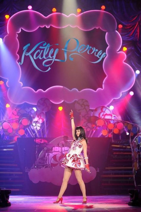 Beginning of concert set Katy Perry Teenage Dream, Katy Perry Tour, Teenage Dream Aesthetic, Katy Perry California, Katy Perry Quotes, Katy Perry Wallpaper, Katy Kat, Icona Pop, Cotton Candy Clouds