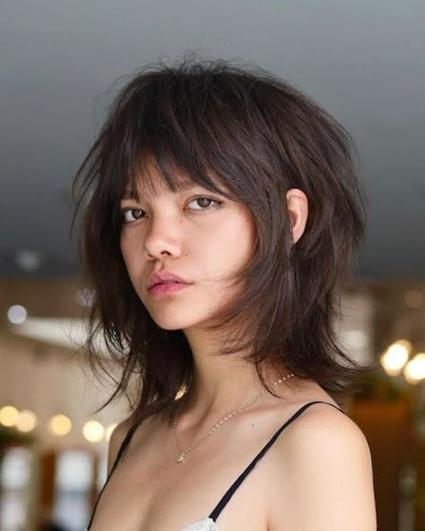 Shag Haircuts With Bangs, Medium Shag, Medium Shag Haircuts, Choppy Bob Haircuts, Edgy Haircuts, Shag Haircuts, Shag Hairstyles, Wolf Cut, Haircuts Straight Hair