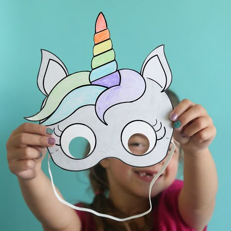 Adorable DIY unicorn masks that you print out and let the kids color! Free printable kids unicorn coloring page. How to make a unicorn mask. Birthday party. Indoor Kids Crafts, Unicorn Mask, Unicorn Invitation, Unicorn Themed Birthday Party, Unicorn Printables, Unicorn Crafts, Unicorn Birthday Party, Indoor Activities For Kids, Unicorn Coloring Pages