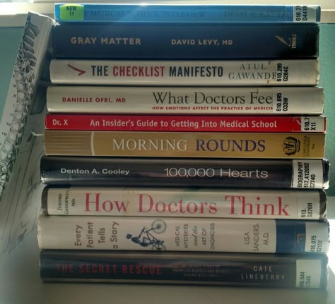 Pre med school reading list Books For Premed Students, Books Medical Students Should Read, Mbbs 1st Year Books, Medical Assistant Books, Books For Med Students, Medicine Books Medical School, Doctor Books Medical, Medical Textbooks Aesthetic, Medical Books To Read