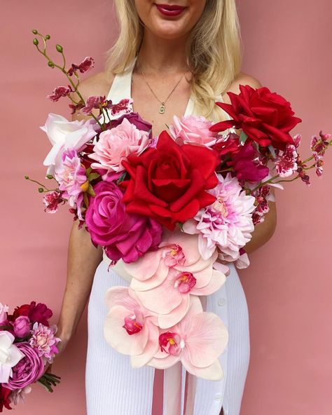 bold pinks + red = a vibe 🌸❤️ . . . #florist #floralart #flowerstagram #flowers #floraldesign #weddinginspo #bouquet #colourfulflowers #beautifulflowers #weddinginspiration #modernbride #weddingflowers #brisbaneflorist #flower #madewithlove #flowerbouquet #blooms #floral #flowerlove #brisbaneweddings #bridalbouquet #weddingflorist #love #weddingflowers #flowersofinstagram #brisbaneweddingflorist #brisbane #explorepage #bold Pink And Red Flowers Wedding, Red And Pink Wedding Flowers, Magenta Bouquet, Hot Pink Wedding Bouquet, Hot Pink Bouquet, Red And Pink Wedding, Floral Photoshoot, Pink Wedding Receptions, Couples Dinner