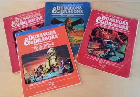 Your First Dungeons and Dragons Game - The Mudworld Blog Sorry Board Game, Dungeons And Dragons Books, Dungeons And Dragons Board, Dungeons And Dragons Rules, Bicycle Tattoo, Advanced Dungeons And Dragons, Dungeons And Dragons Miniatures, Fantasy Role Playing, Dragon Rpg