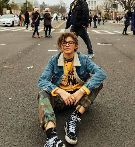 A l y a n n a Mode Zendaya, Cute Tomboy Outfits, Estilo Zendaya, Tomboy Stil, Girly Winter, Lesbian Outfits, Boyish Style, Zendaya Outfits, Zendaya Style