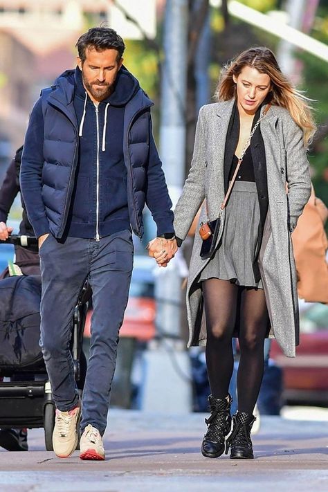 Streetwear Men Outfits Street Fashion, Ryan Reynolds Style, Winter Outfits Men Streetwear, Blake Lively And Ryan Reynolds, Winter Outfits Street Style, Winter Streetwear, Hold Hands, Smart Casual Men, Dad Fashion