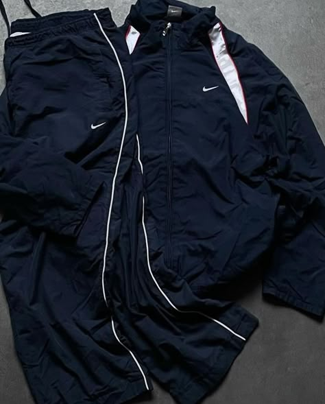 Ou Outfits, Nike Outfits Men, Photographie Indie, Grunge Hippie, Nike Looks, Pants Nike, Nike Vintage, Stylish Mens Outfits, Post Malone