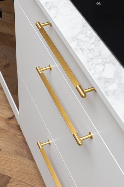 Everything You Need To Know About Our Kitchen Renovation — Gold is a Neutral White Kitchen Golden Handles, Dekton Kitchen, Kitchen Hardware Ideas, Kitchen Wood Design, Modern Gold Kitchen, Shaker Cabinets Kitchen, Kitchen Cabinet Colours, Desert Kitchen, Cabinets Laundry Room