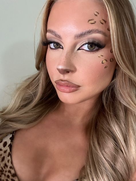 Cheetah Face Makeup Halloween, Jaguar Costume Women, Black Jaguar Costume, Cat Makeup Costume, Leopard Costume Women Makeup, Leopard Couple Costume, Halloween Costumes Animals Women, Halloween 2024 Makeup, Leapord Costume Halloween