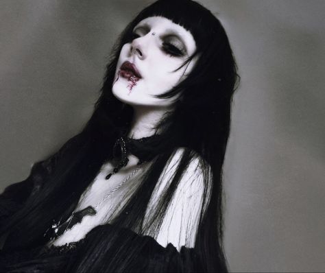 Different Types Of Goth, Trad Goth Makeup, Goth Eye Makeup, Goth Outfit Inspo, Types Of Goth, Vampire Gothic, Goth Stuff, Vampire Goth, Trad Goth