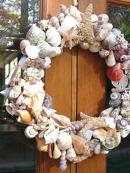 I want to make this from my shells I've collected in Sanibel, FL over the years. Shell Wreaths, Beach Wreaths, Shell Projects, Seashell Wreath, Shell Wreath, Seashell Projects, Shell Ideas, Shell Craft, Beach Wreath