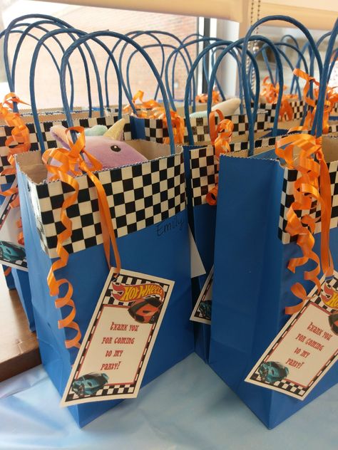 Hot Wheels Birthday Party Goodie Bags, Hot Wheels Gift Bags, Hot Wheels Loot Bag Ideas, Cars Theme Birthday Party Gift Bags, Hot Wheels Favor Bags, Hot Wheels Birthday Party Ideas Favors, Hot Wheels Birthday Favors, Hot Wheels Birthday Party Centerpieces, Hot Wheels Desserts