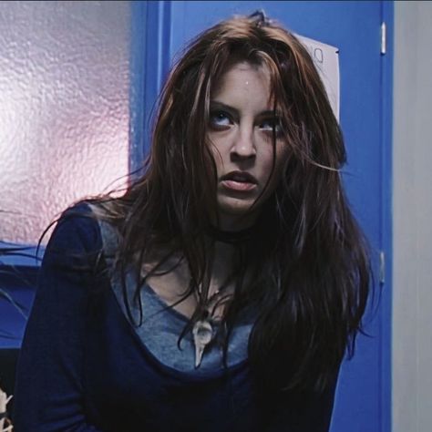 ginger snaps pfp #katharineisabelle Ginger Snaps Werewolf, Horror Movie Female Characters, Ginger Snaps Hair, Ginger Snaps Pfp, Ginger Fitzgerald Icon, Ginger Snaps Movie Outfits, Ginger Fitzgerald Aesthetic, Ginger Snaps Movie Aesthetic, Ginger Snaps Outfits