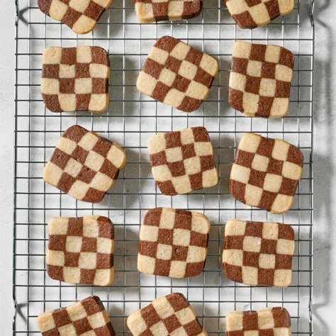 Checkered Shortbread Cookies, Checkerboard Shortbread Cookies, Checkerboard Cookies Recipes, Checker Cookies, Checkered Cookies, Gingham Cookies, Bach Brunch, Christmas Cookie Tin, Checkerboard Cookies