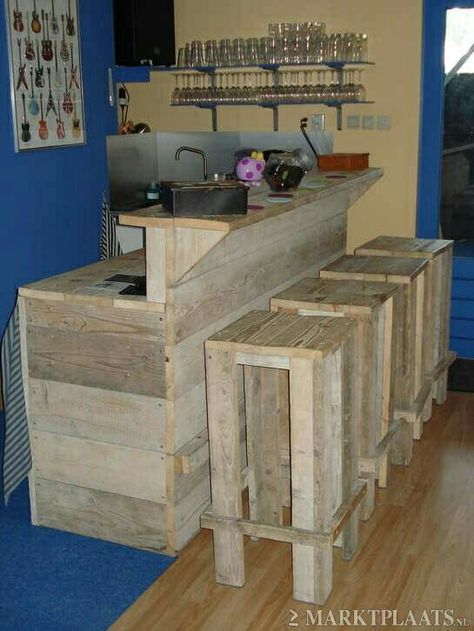 Barra de bar hecha con tarimas y madera 😉 Bar Van, Live Edge Bar, New Ideas For Home, Home Bar Rooms, Outside Bars, Diy Home Bar, Pallet Bar, Funny Ideas, Diy Bar