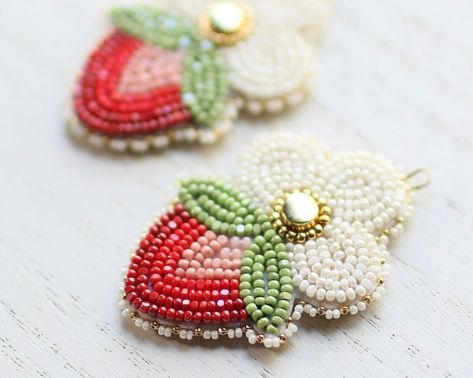 Flat Stitch Beaded Earrings, Flat Stitch Beading, Cree Beadwork, Métis Beading, Beading Indigenous, Metis Beadwork Patterns, Metis Beading, Metis Beadwork, Native Bead Work