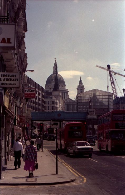 London In The 80s, London In The 90s, London 90s Aesthetic, 1980 London, 1980’s Aesthetic, London 80s, 1980s Uk, Vibey Pictures, 1980s London