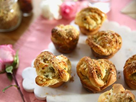 Get Cheesy Garlic Babka Muffins Recipe from Food Network Garlic Babka, Babka Muffins, Girl Meets Farm Recipes, Babka Bread, Girl Meets Farm, Farm Recipes, Flaky Salt, Bread Biscuits, Breads And Rolls