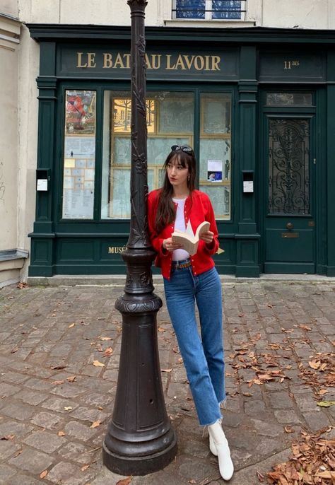 French Girl Daily | French girl style inspiration & French style blog French Girl Outfits, French Outfits, French Style Clothing, Stile Blair Waldorf, Adrette Outfits, Parisian Outfits, French Girl Aesthetic, French Aesthetic, Thanksgiving Outfit Ideas