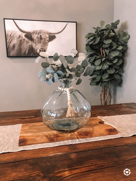 Glass Vase On Dining Table, Glass Jugs Decor Ideas, Glass Jugs Decor, Glass Dinning Table, Jug Decor, Glass Jug, Glass Dining Table, Modern Dining Table, Dining Room Decor