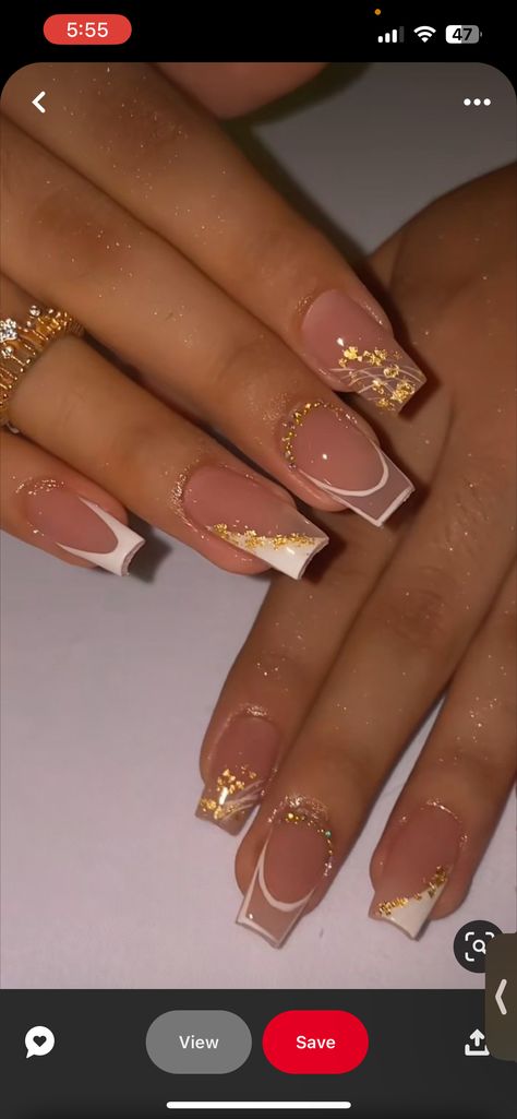 Short Nail Designs With Gold, Cute Nail Designs New Years, New Year Nails Short Square, Cute Nails With Gold Flakes, Gold Quince Nails Short, Short Nails Ideas Gold, Square Nails Gold Design, Gold And Black Gel Nails, White And Gold Nails Short Square