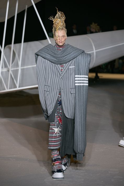 Thom Browne Fall 2023 Ready-to-Wear Fashion Show Collection: See the complete Thom Browne Fall 2023 Ready-to-Wear collection. Thom Browne 2023, Thome Brown, Fit Portfolio, Fashion Design Projects, Outfit Ideas For Ocs, Kazimir Malevich, Ball Room, Fall 2023 Ready To Wear, Cooper Hewitt