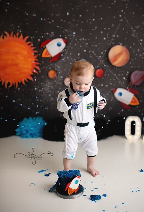 Theme Bapteme, Astronaut Party, Boys First Birthday Party Ideas, Boys 1st Birthday Party Ideas, Astronaut Birthday, Space Theme Party, Baby Boy 1st Birthday Party, Baby Birthday Themes, Boy Birthday Party Themes