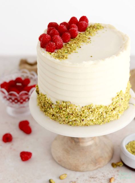 Pistachio Cake Decoration, Moist Pistachio Cake, Lemon Pistachio Cake, Mascarpone Buttercream, Pistachio Cake Recipe, Raspberry Pistachio, Cake With Mascarpone, Custard Cake Recipes, Strawberry Birthday Cake