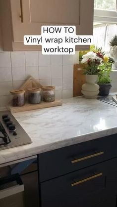 How to Vinyl Wrap Kitchen worktop Kitchen Worktop Makeover, Vinyl Countertops, Kitchen Counter Diy, Vinyl Wrap Kitchen, Kitchen Storage Design, Smart Kitchen Storage, Peel And Stick Countertop, Kitchen Wrap, Bathroom Vinyl